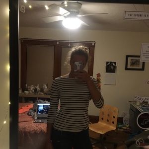 Quarter sleeve tee shirt